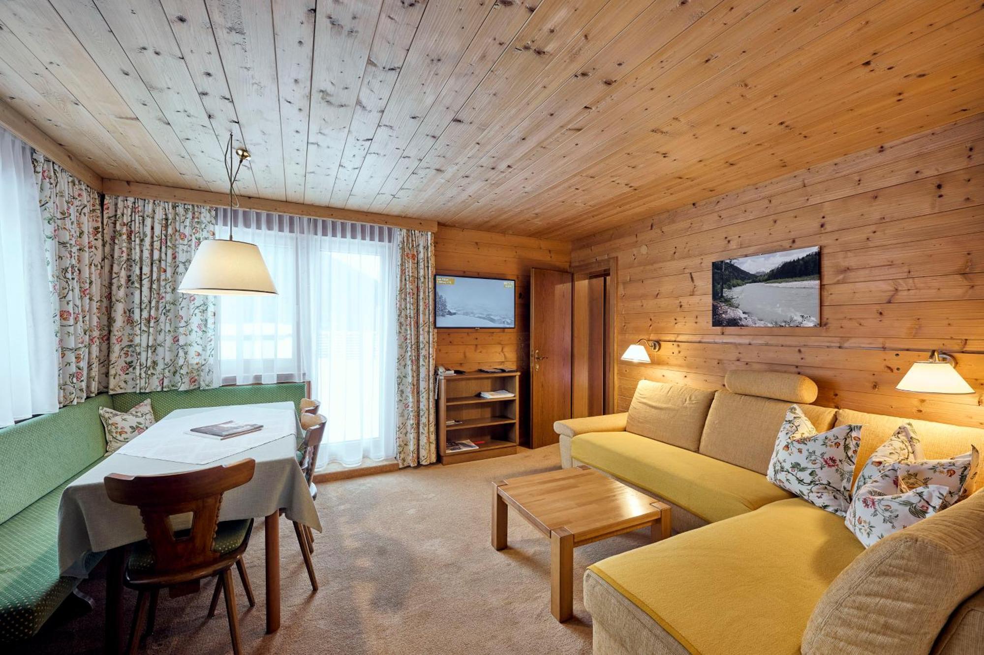 Appartementhaus Holiday Lech Buitenkant foto